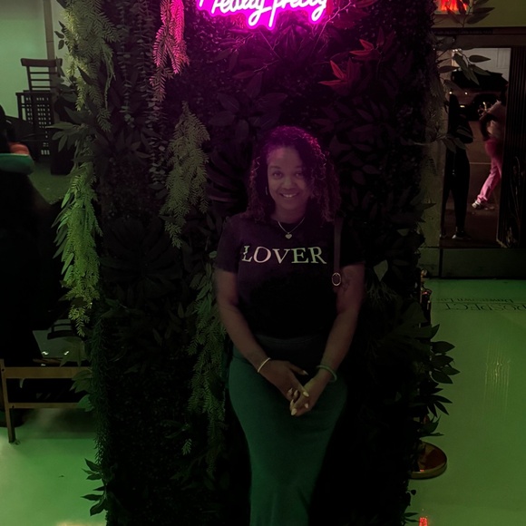 Meet your Posher, Nicole - Picture 6 of 12